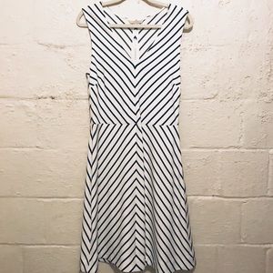 *NWT* Banana Republic Sleeveless Fit and Flare Dress Black & White - Size 12